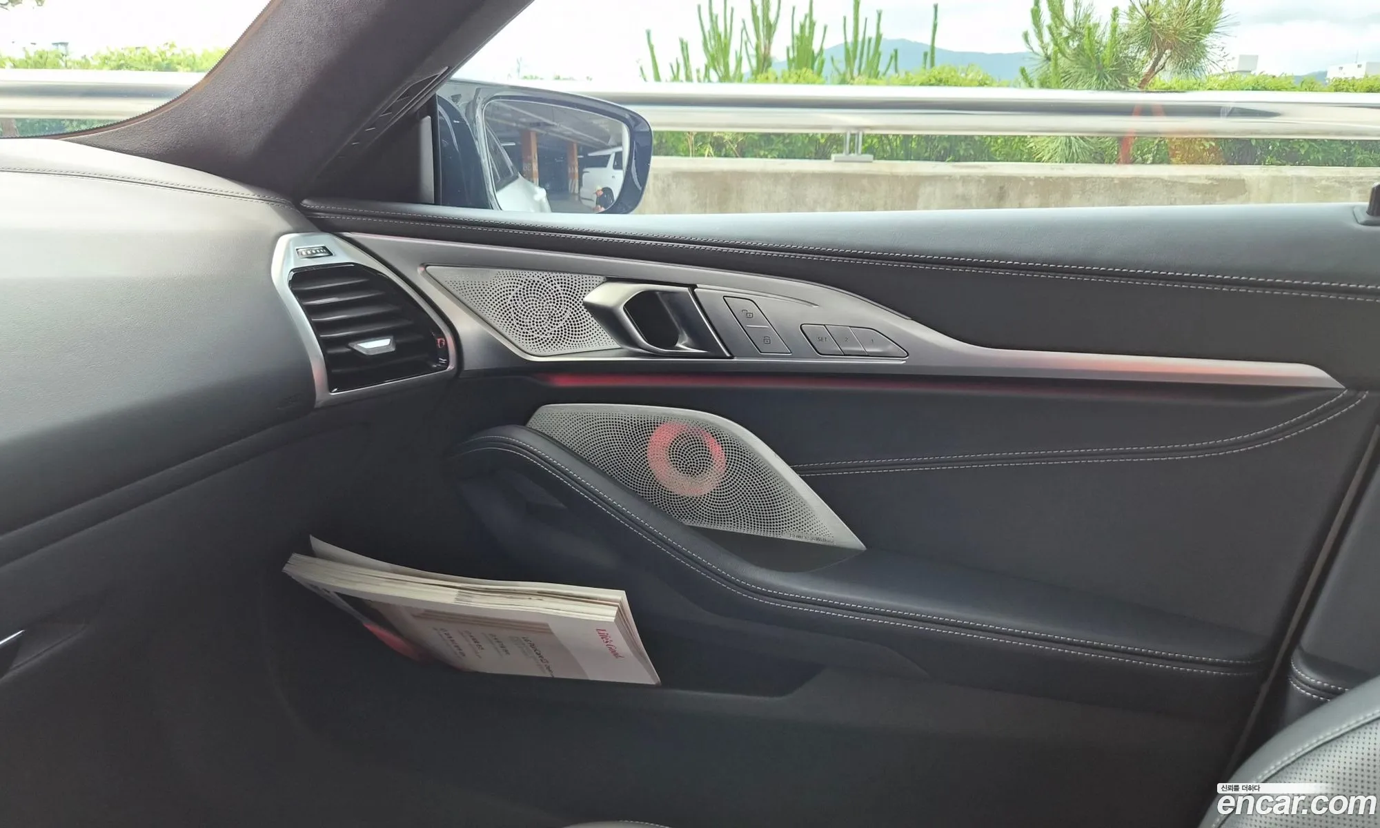 BMW 8 Series 2025 — 17