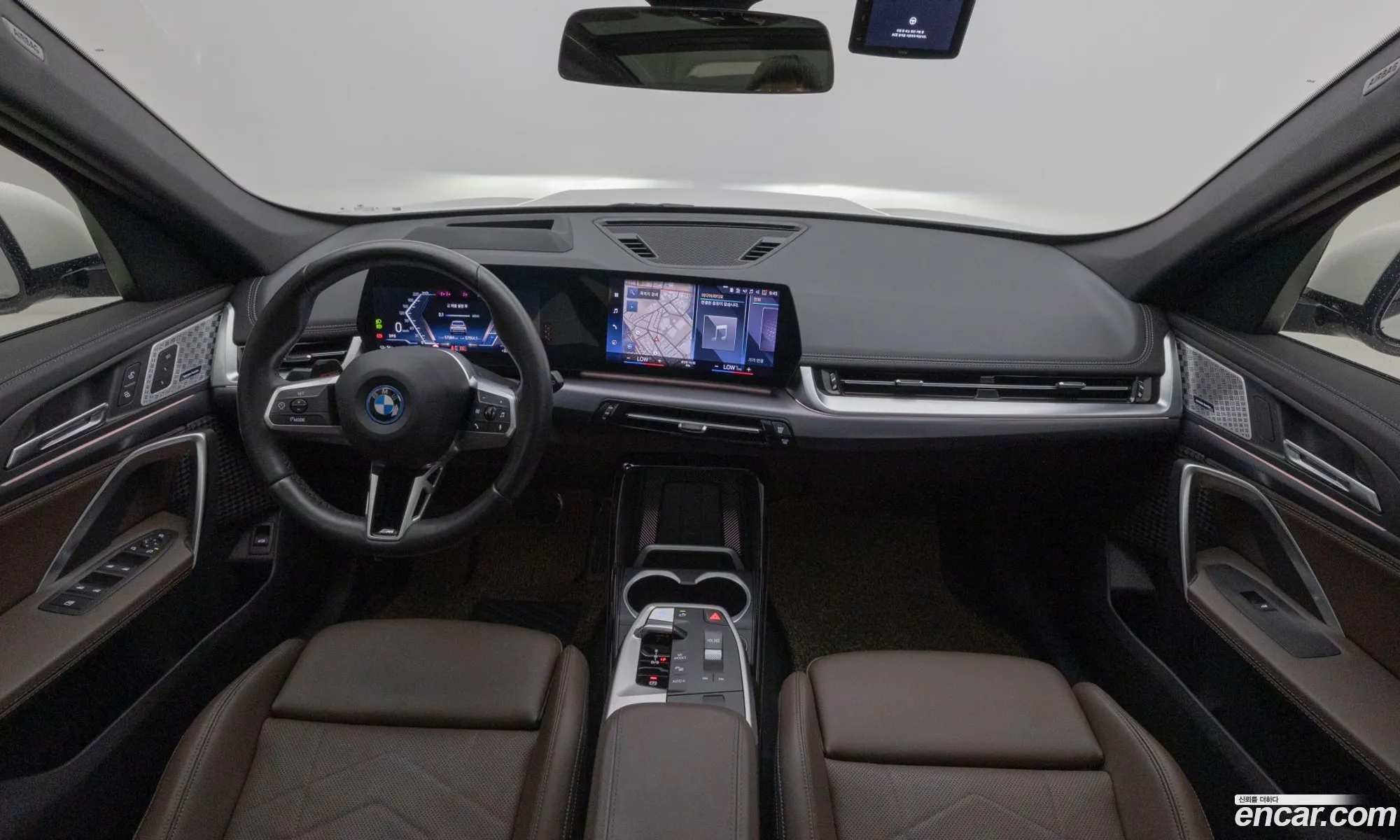 BMW iX1 2023 — 12