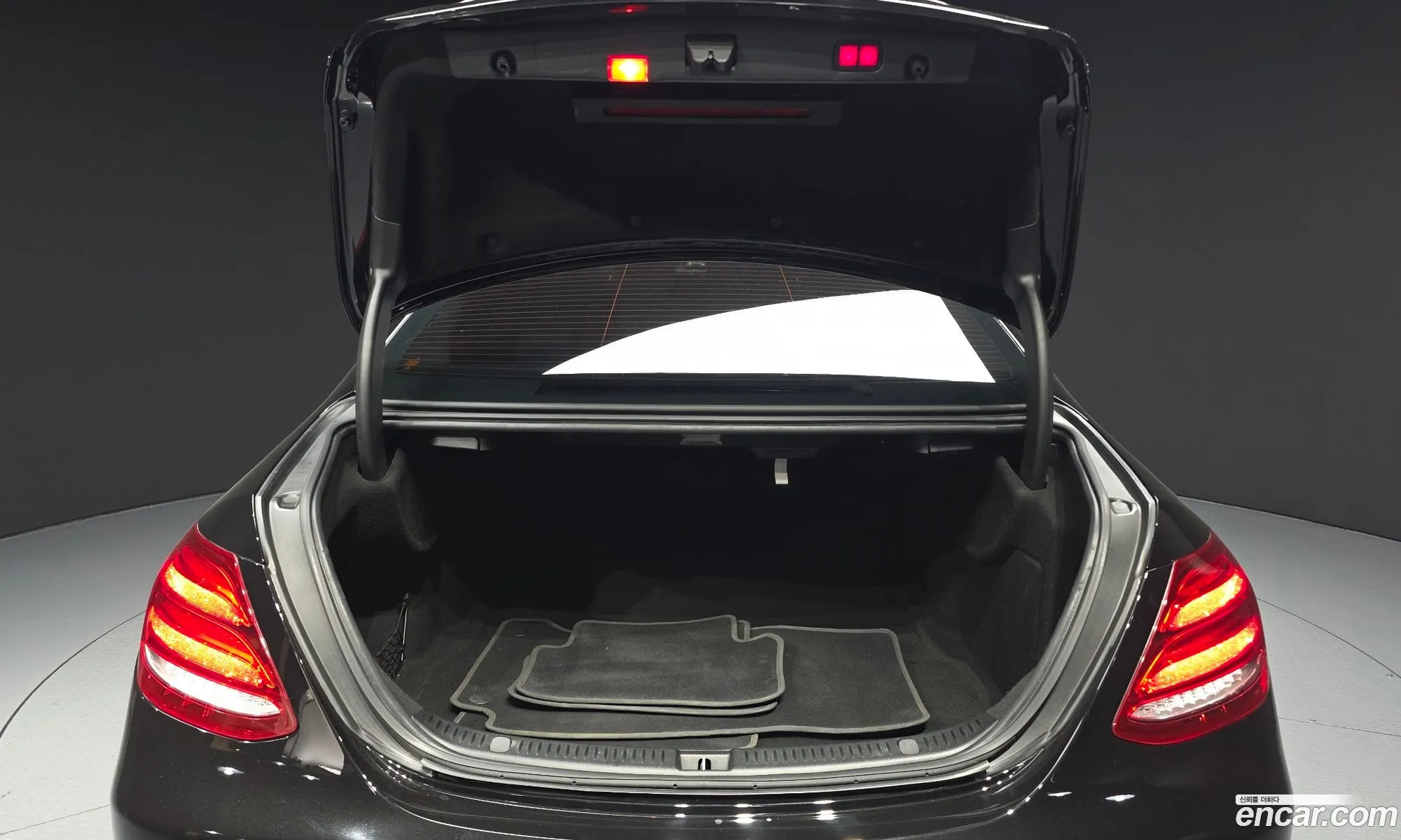 Mercedes-Benz E-Class W213 2018 WDDZF4JBXJA440189 — 12