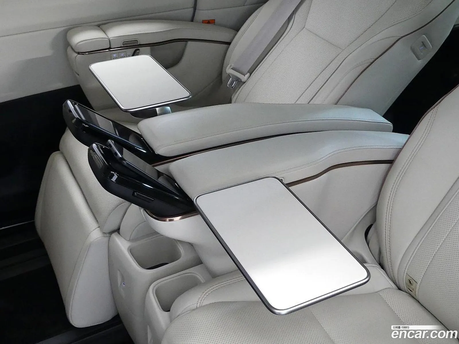 Lexus LM 2025 — 3
