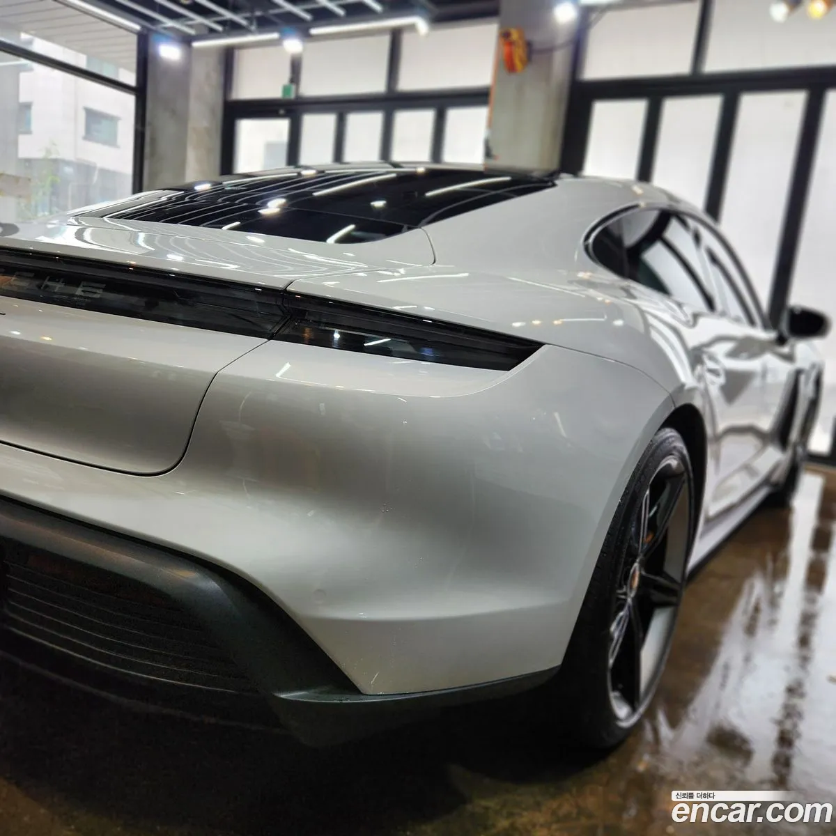 Porsche Taycan 2020 — 13