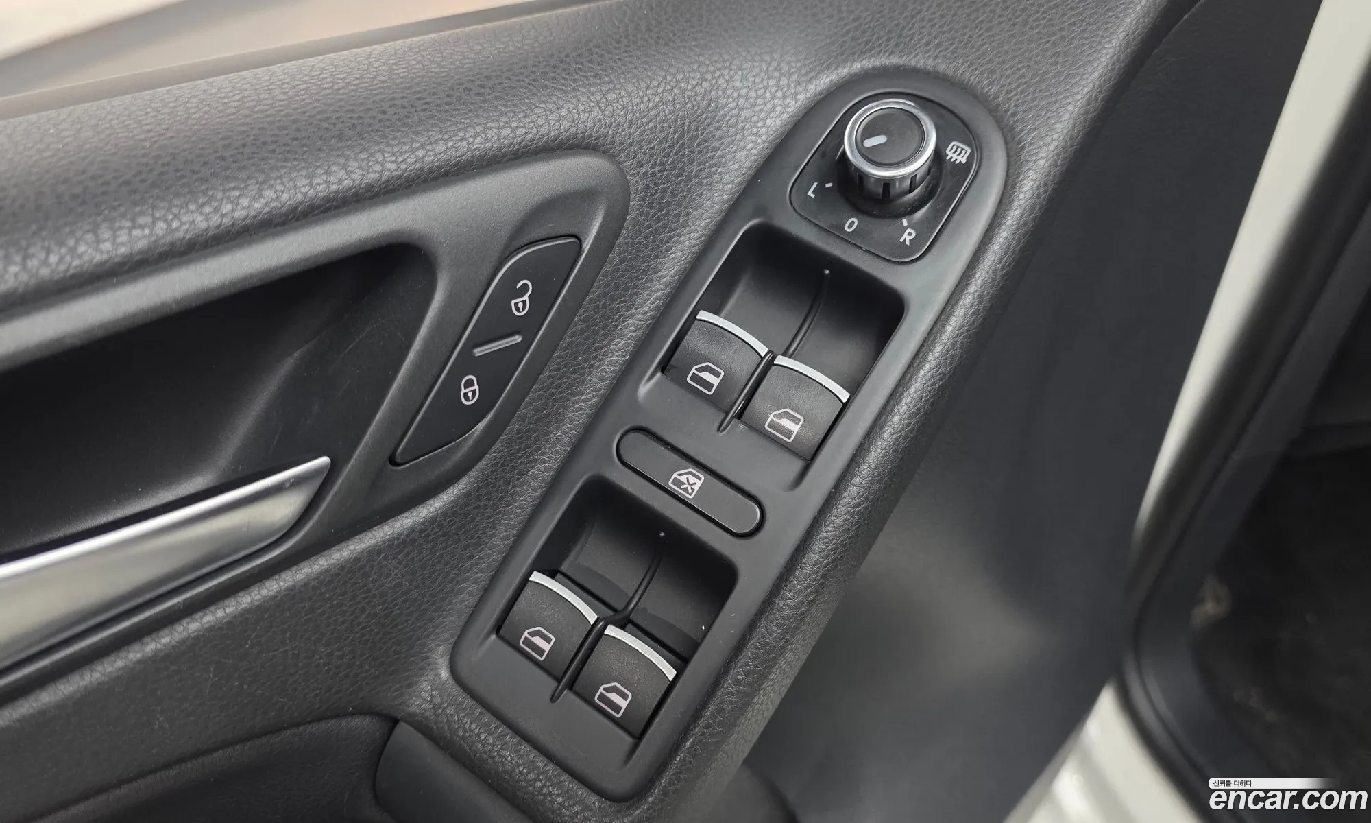 Volkswagen Golf 6th Gen 2011 — 4