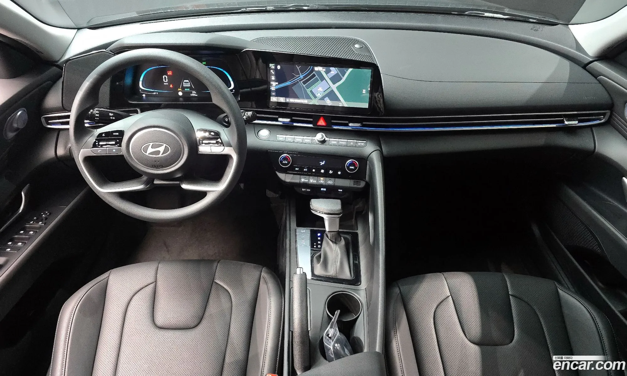 Hyundai Elantra 2025 — 2