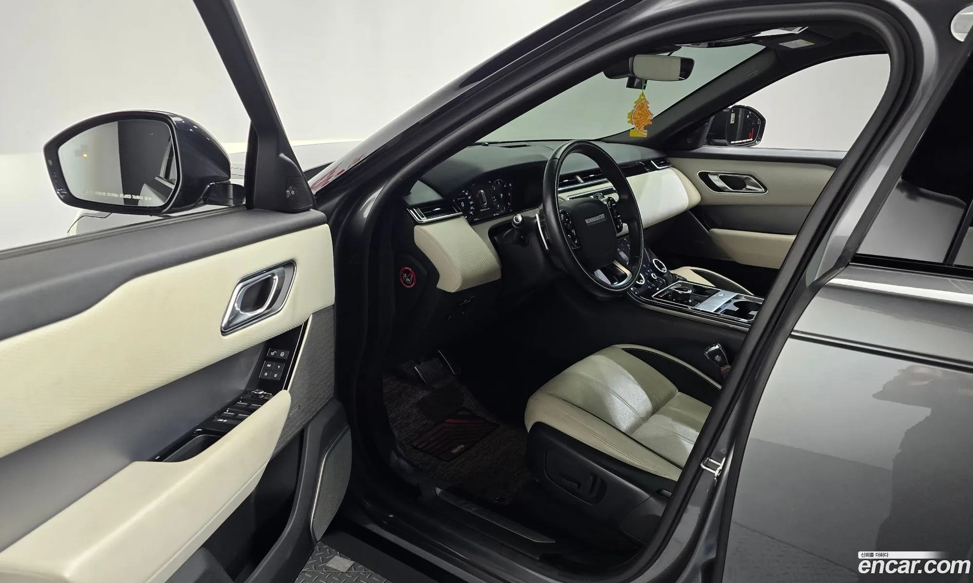 Land Rover Range Rover Velar 2018 — 21