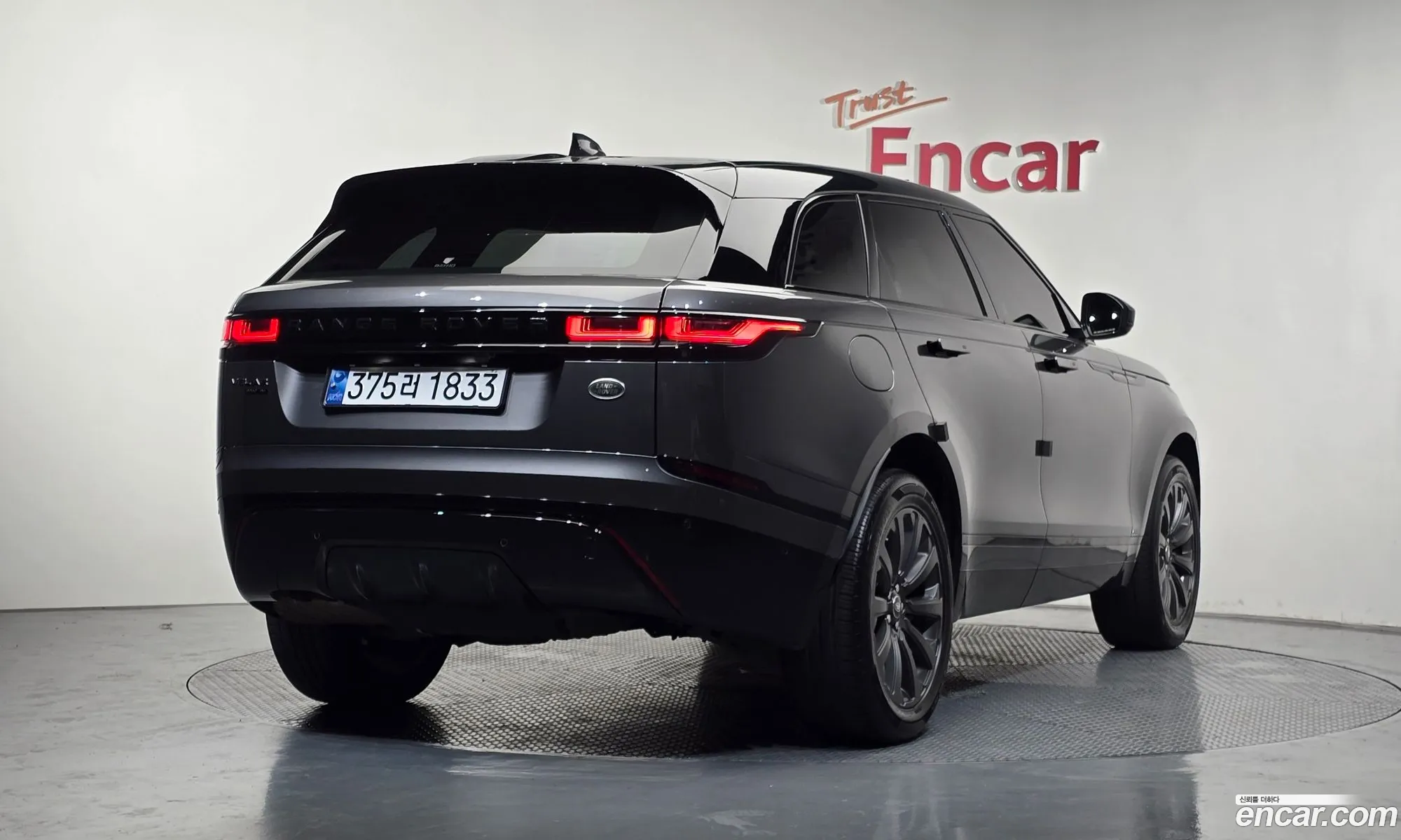 Land Rover Range Rover Velar 2018 — 3