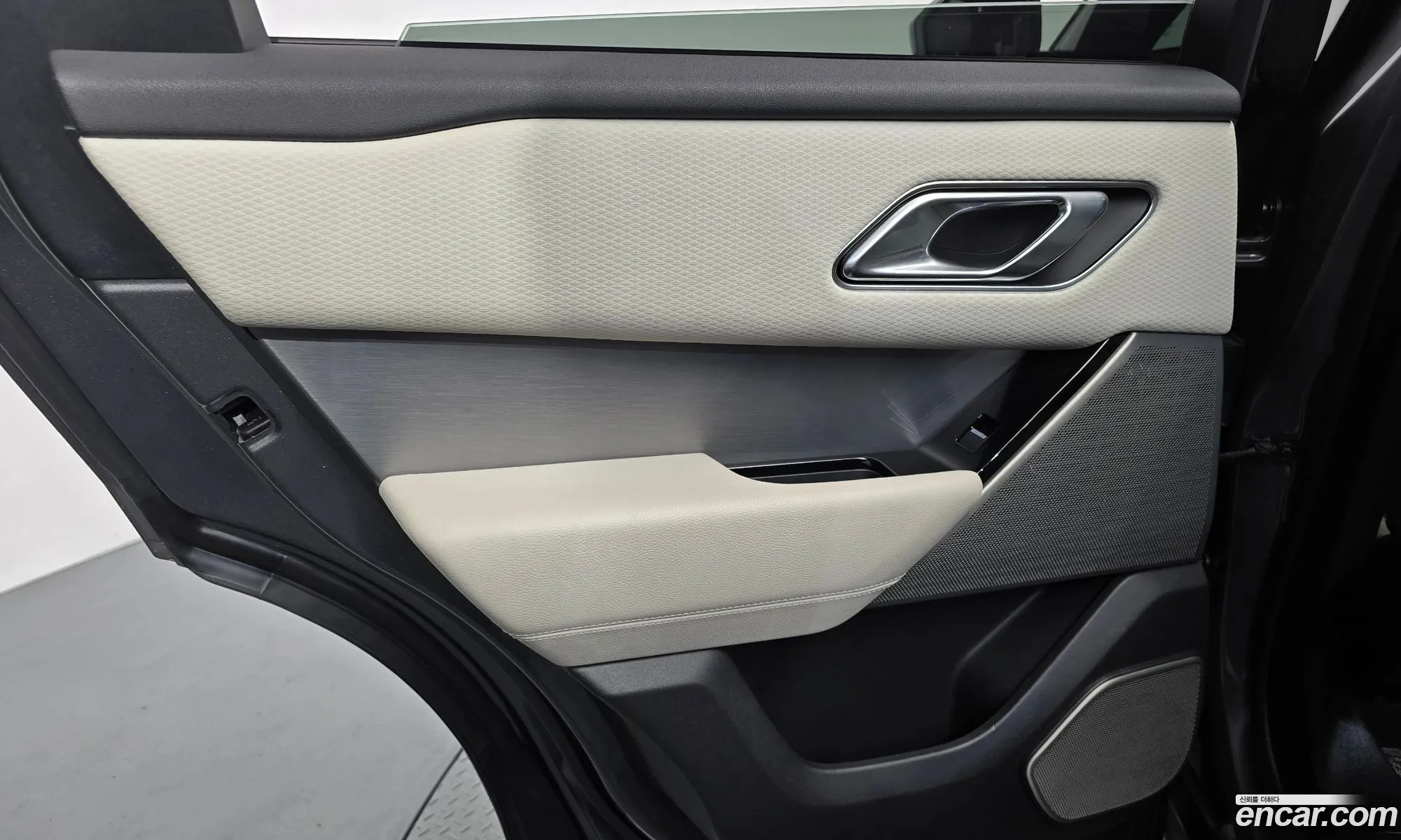 Land Rover Range Rover Velar 2018 — 17