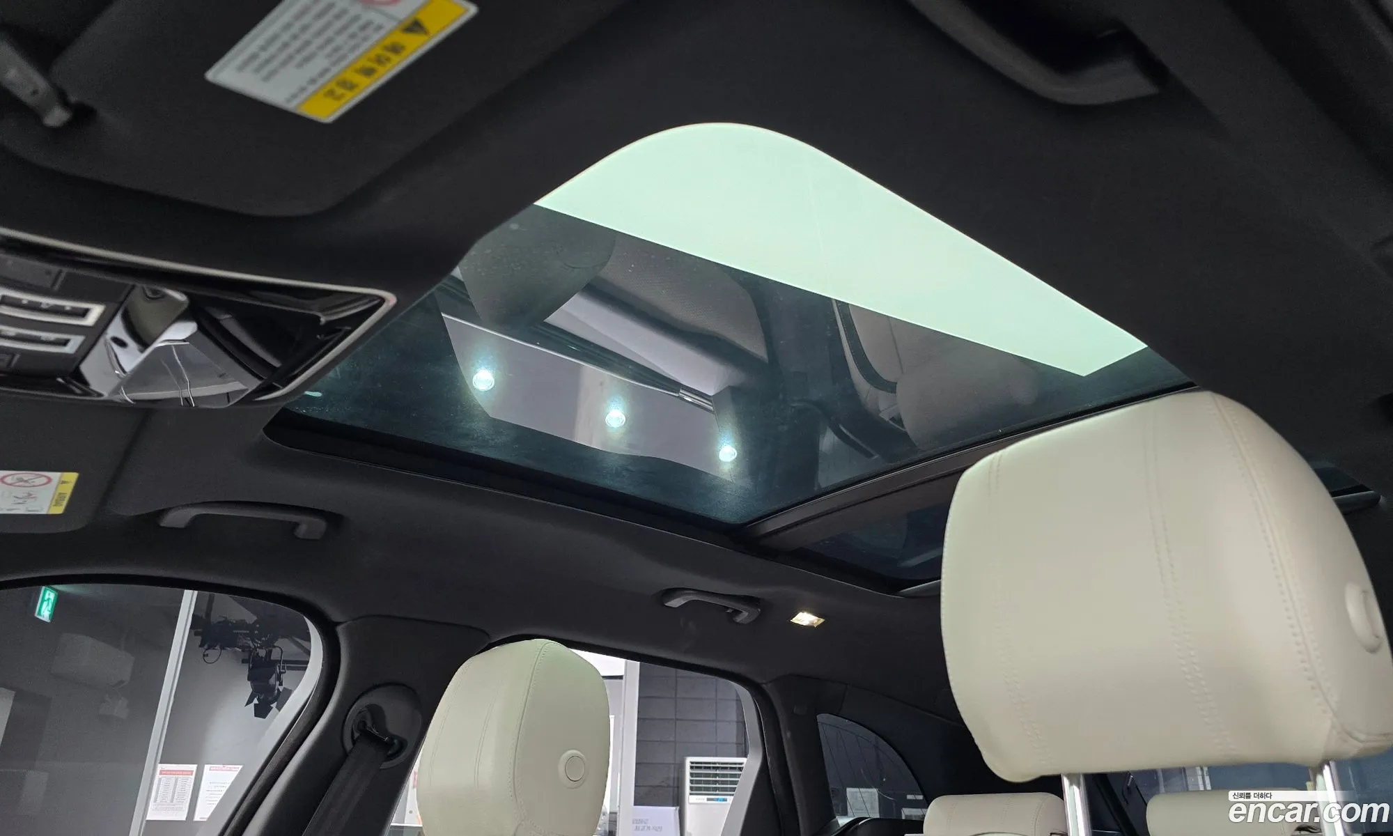 Land Rover Range Rover Velar 2018 — 12