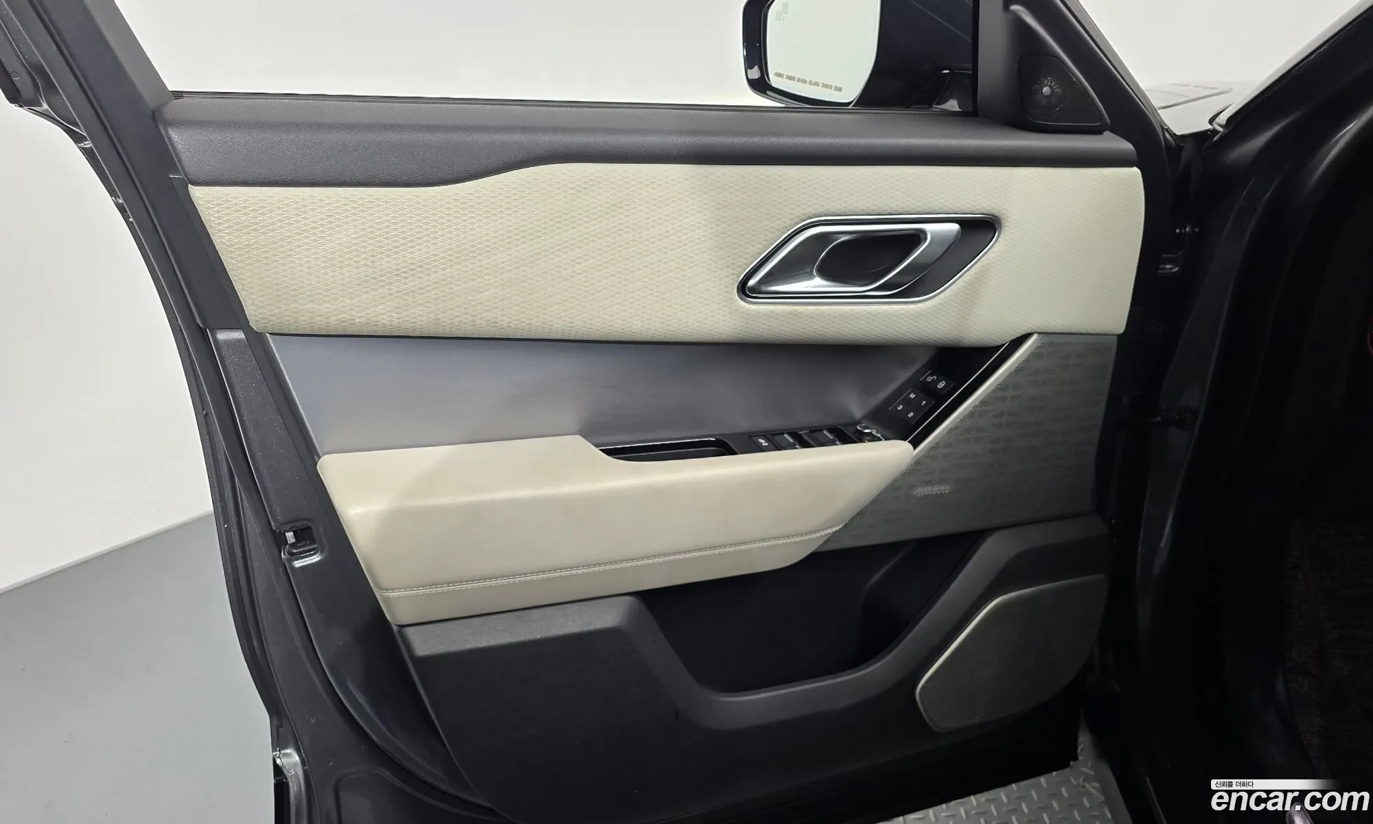 Land Rover Range Rover Velar 2018 — 4