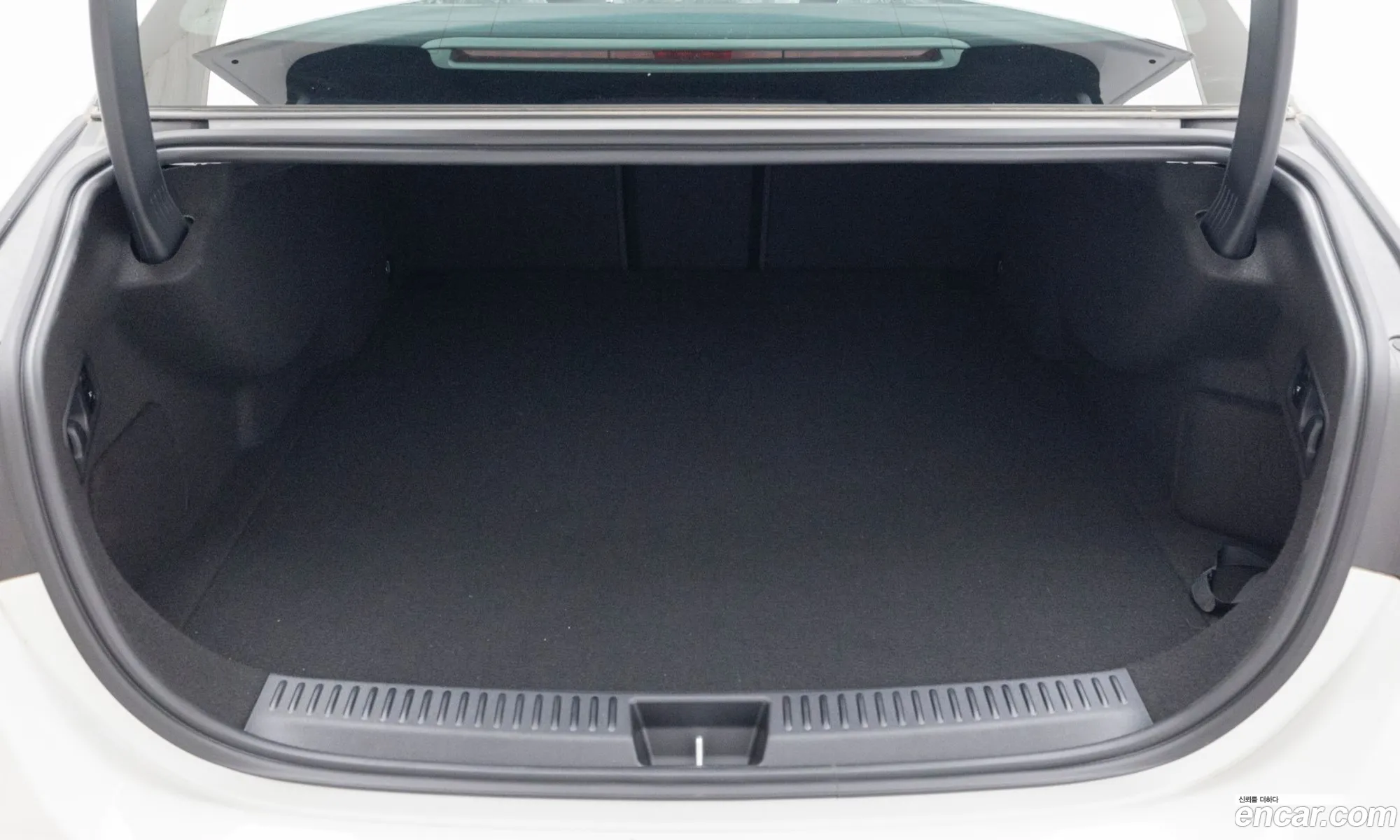 Mercedes-Benz E-Class W214 2025 — 4