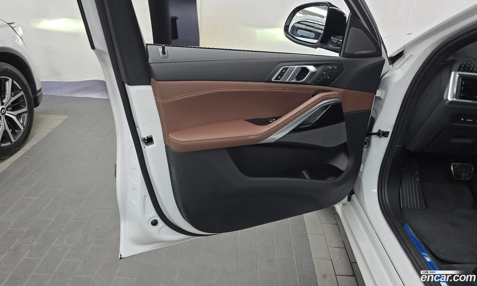 BMW X6 2024 WBA31EX04R9W42448 — 7
