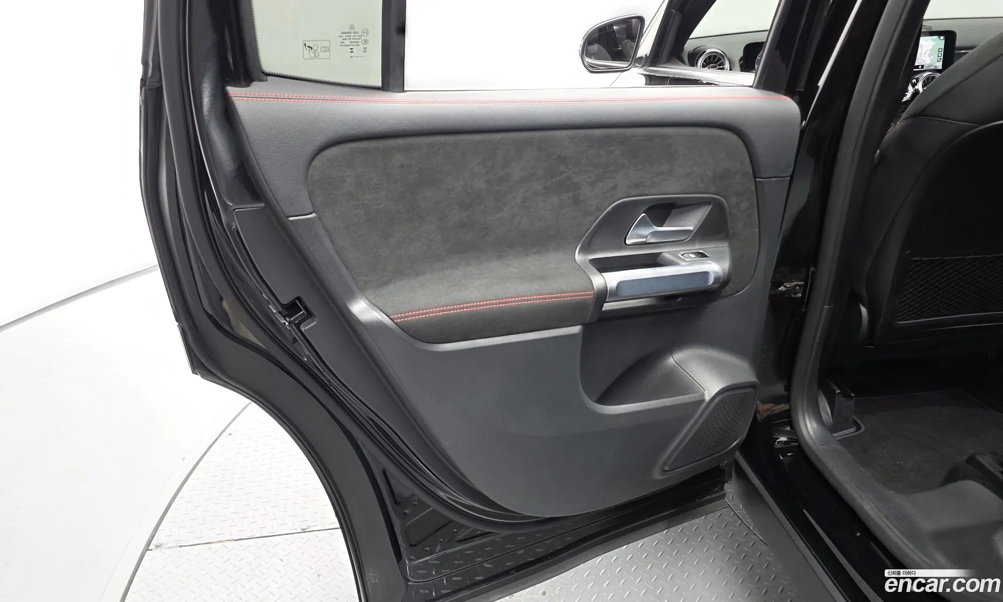 Mercedes-Benz GLB-Class X247 2023 — 16