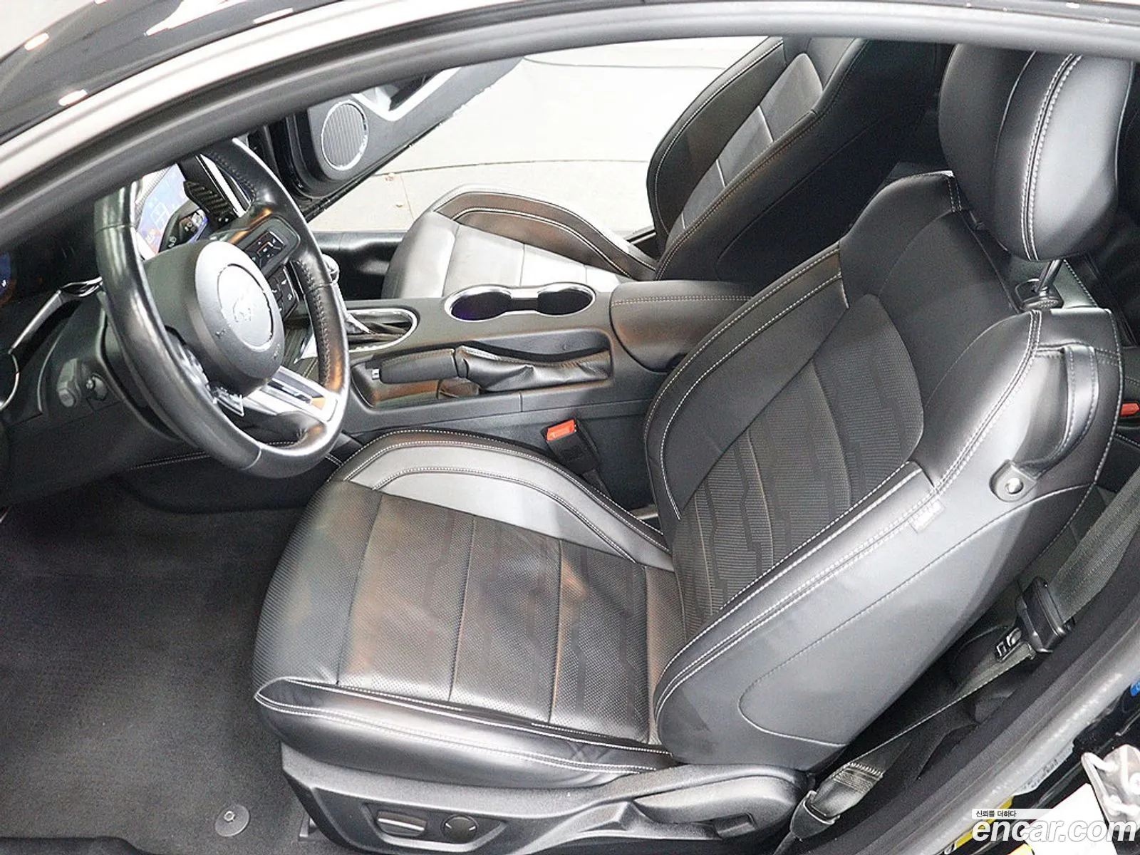 Ford Mustang 2022 — 11