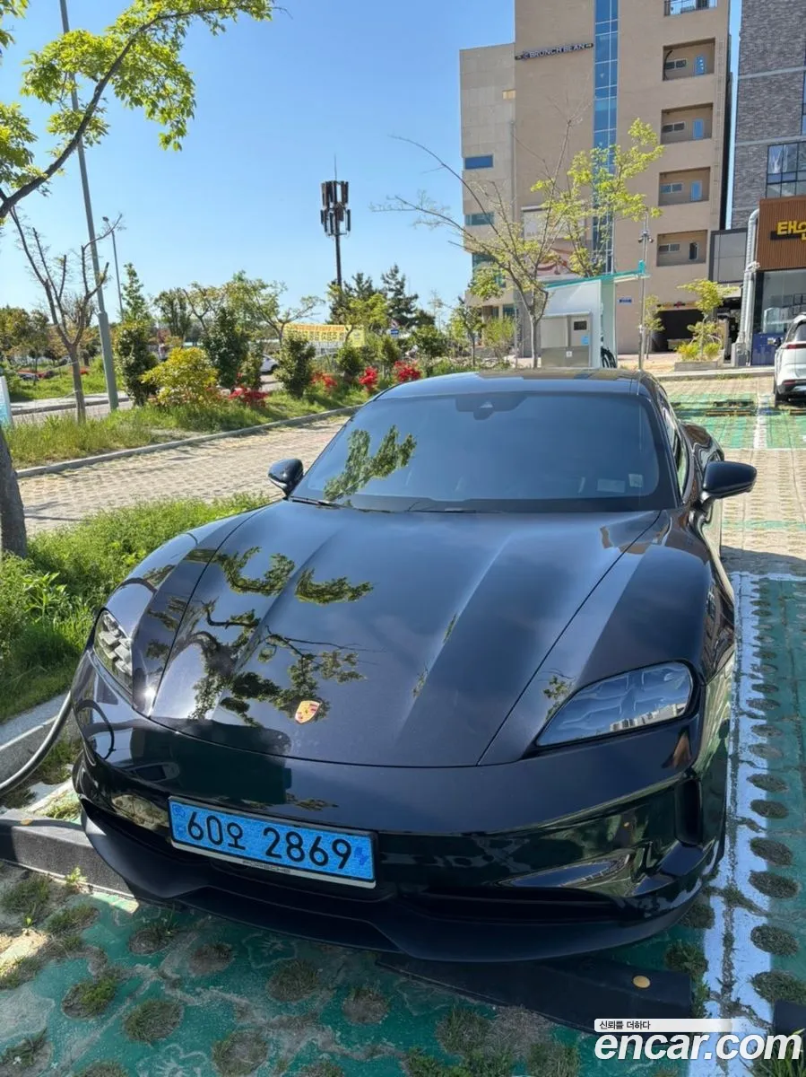 Porsche Taycan 2025 — 4