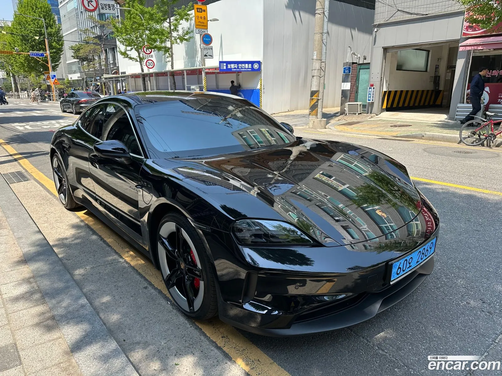 Porsche Taycan 2025 — 3