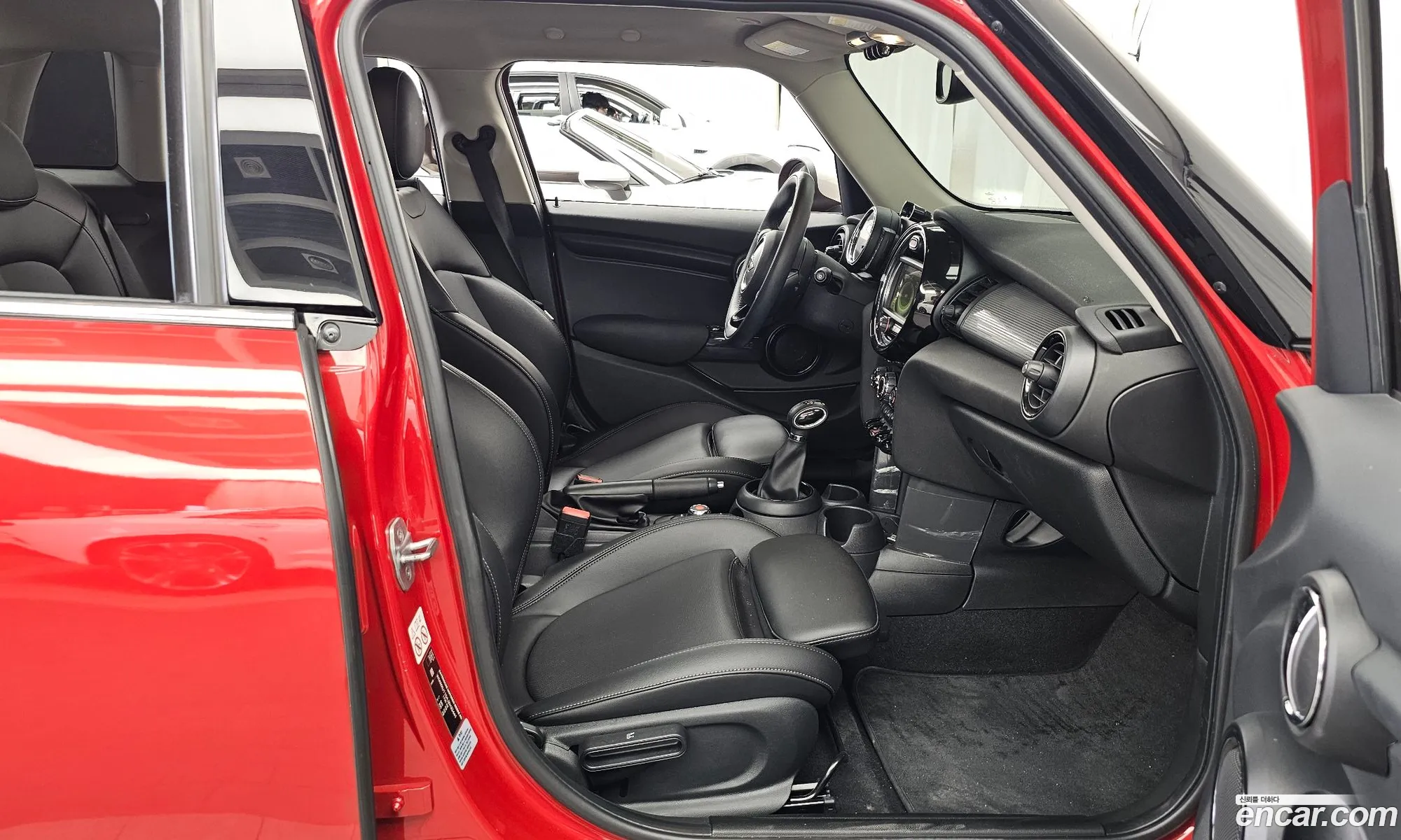 Mini Cooper 2018 WMWXU1104J2H33441 — 3
