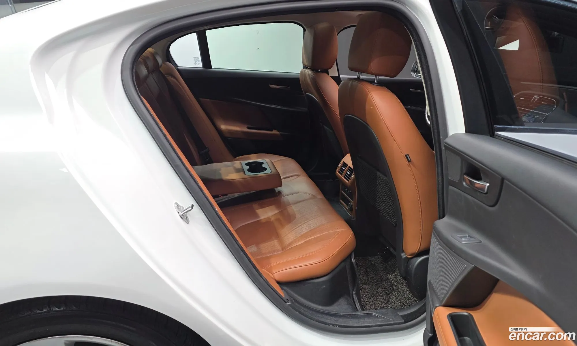 Jaguar XE 2016 — 6