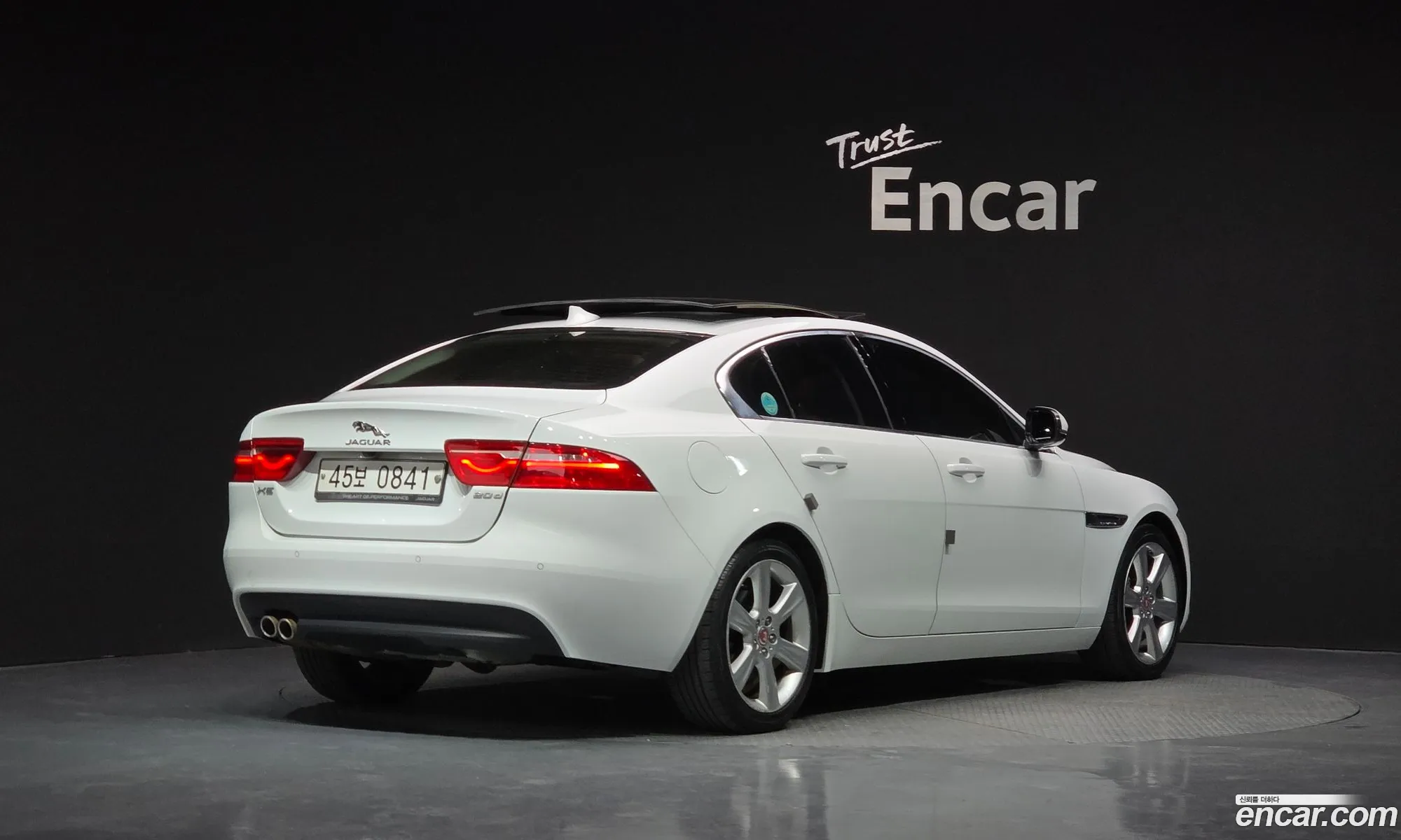 Jaguar XE 2016 — 4