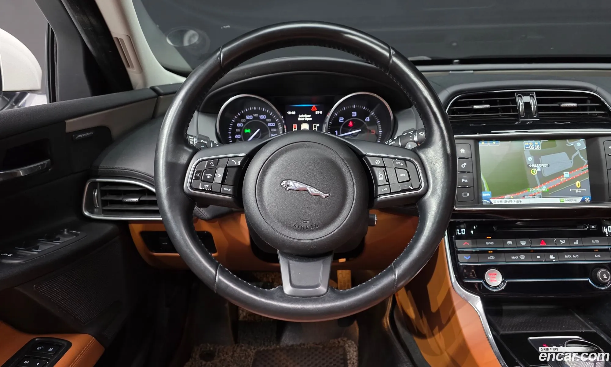 Jaguar XE 2016 — 12