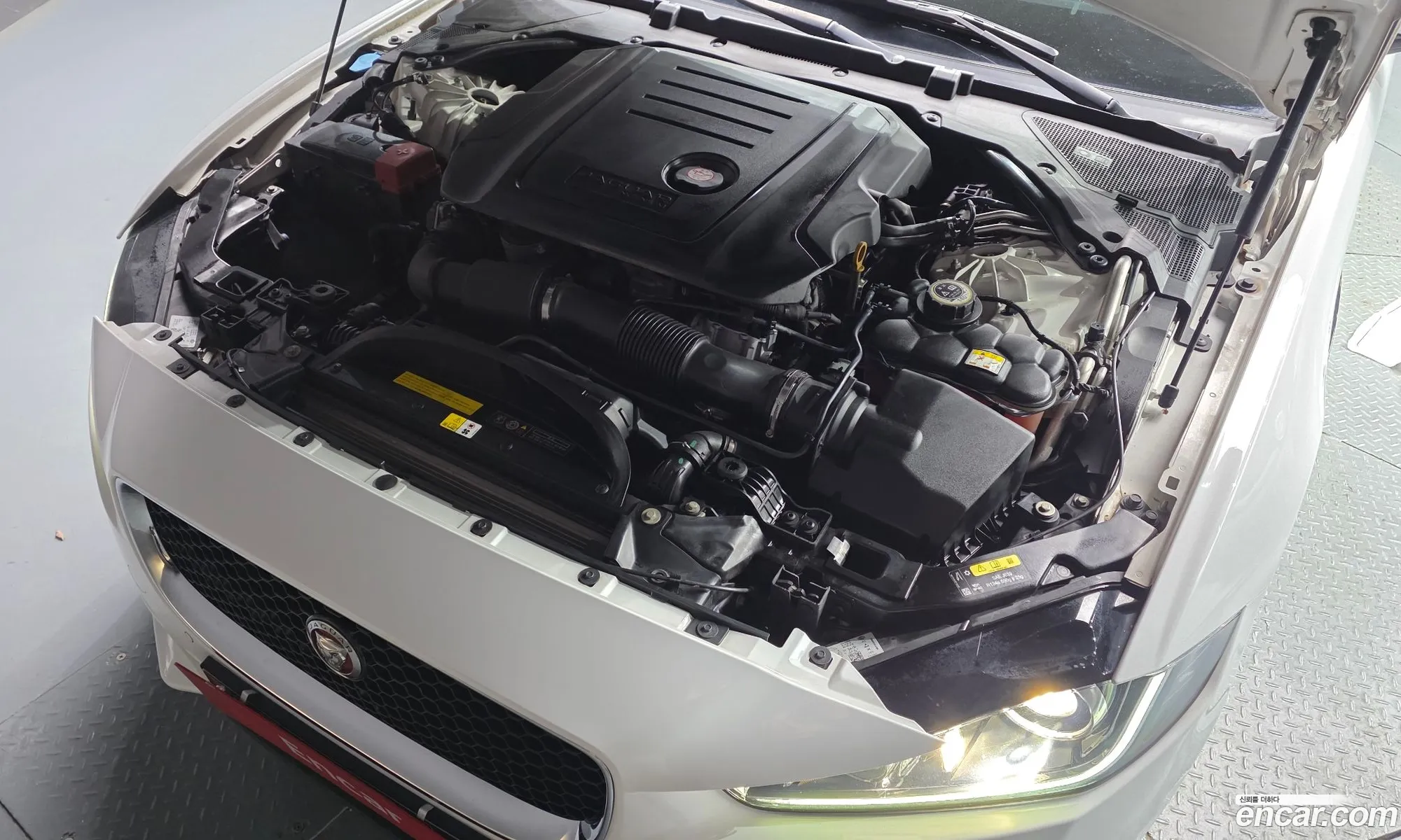 Jaguar XE 2016 — 19