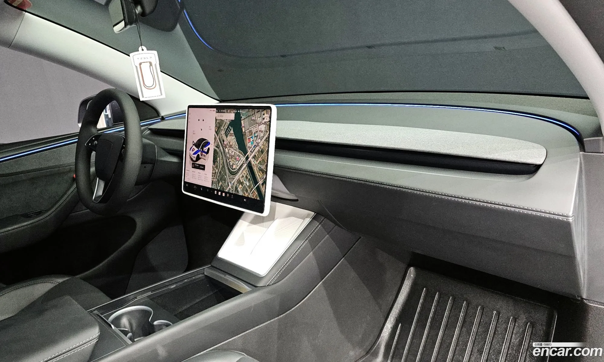 Tesla Model Y 2025 — 25