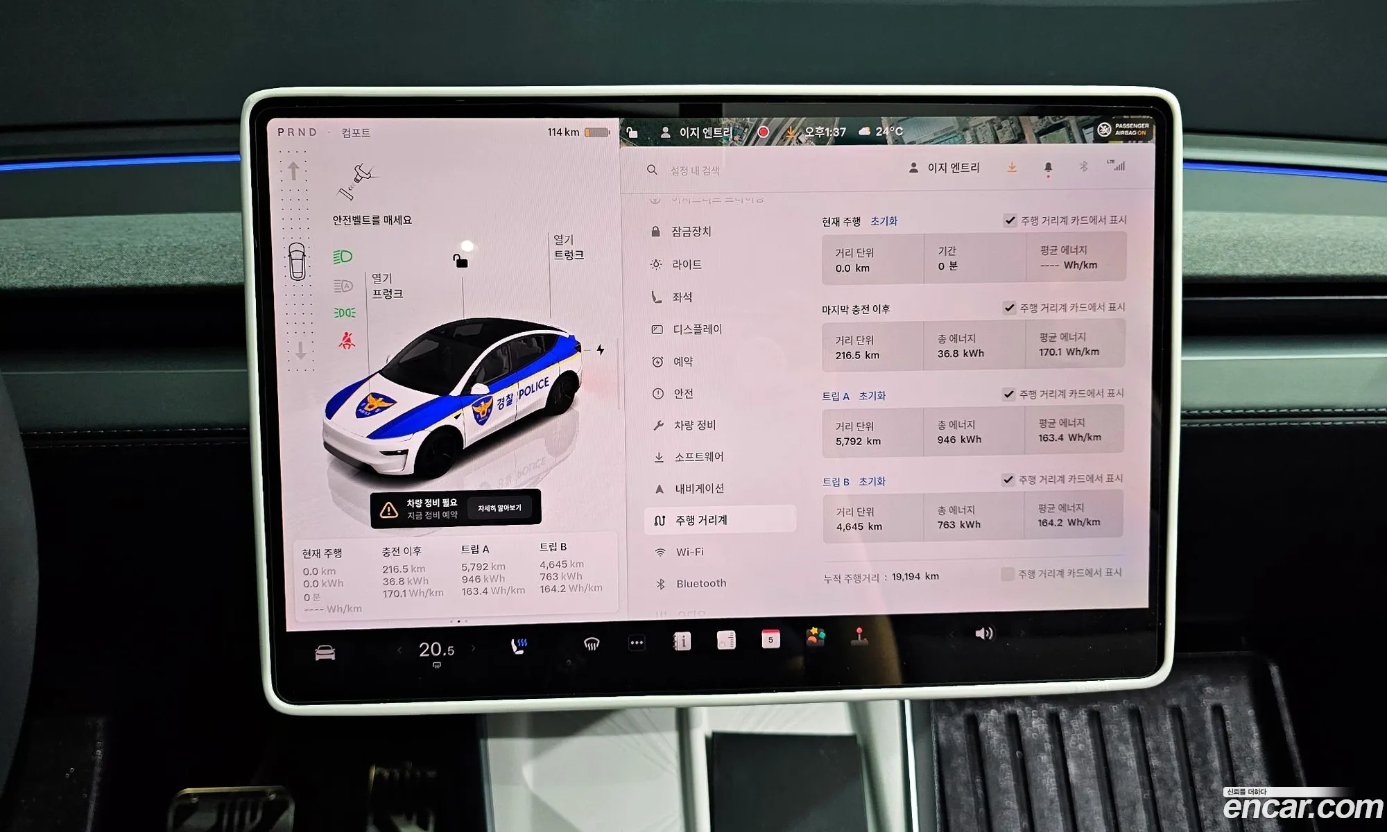 Tesla Model Y 2025 — 2