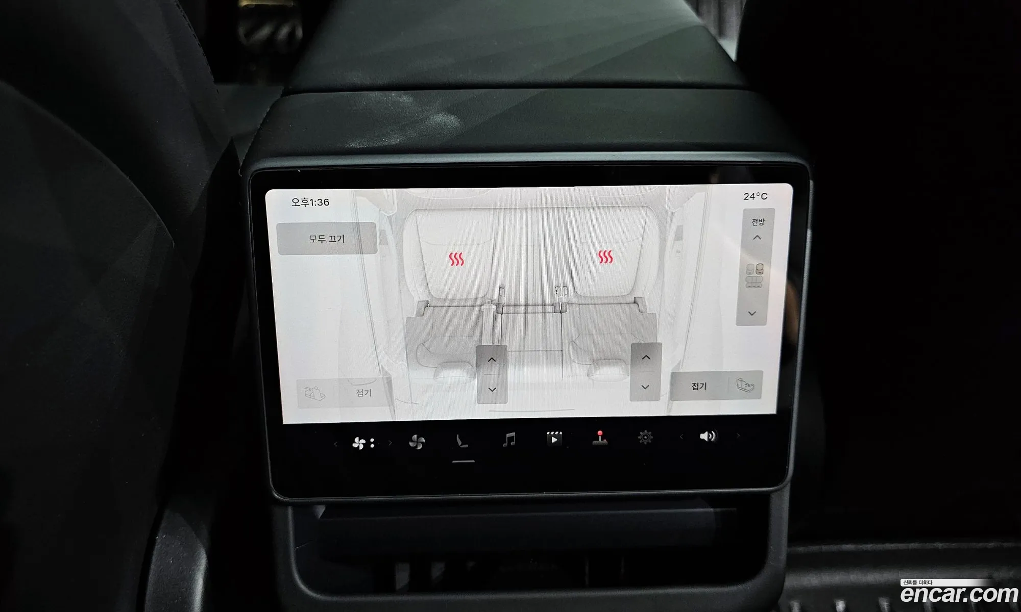 Tesla Model Y 2025 — 26