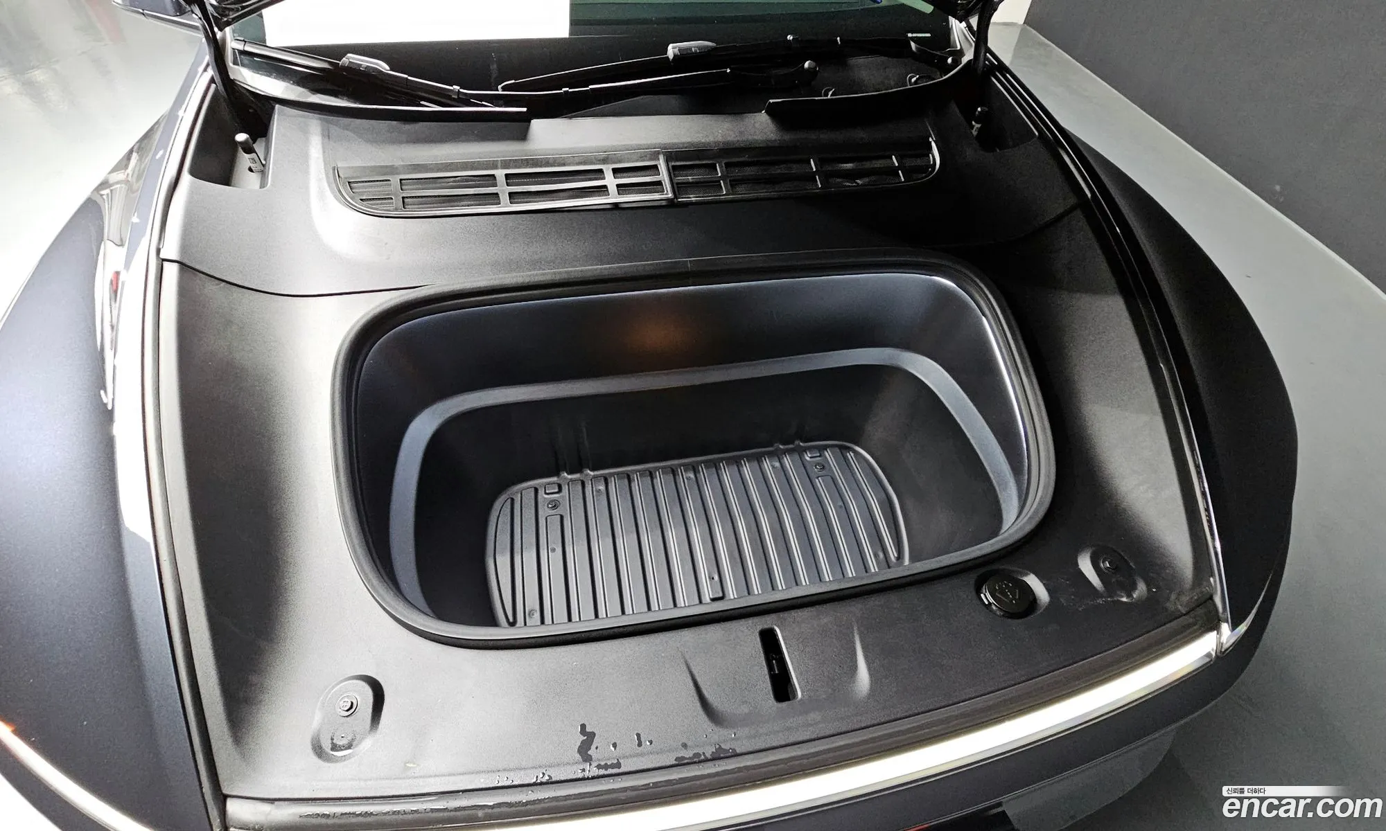 Tesla Model Y 2025 — 27