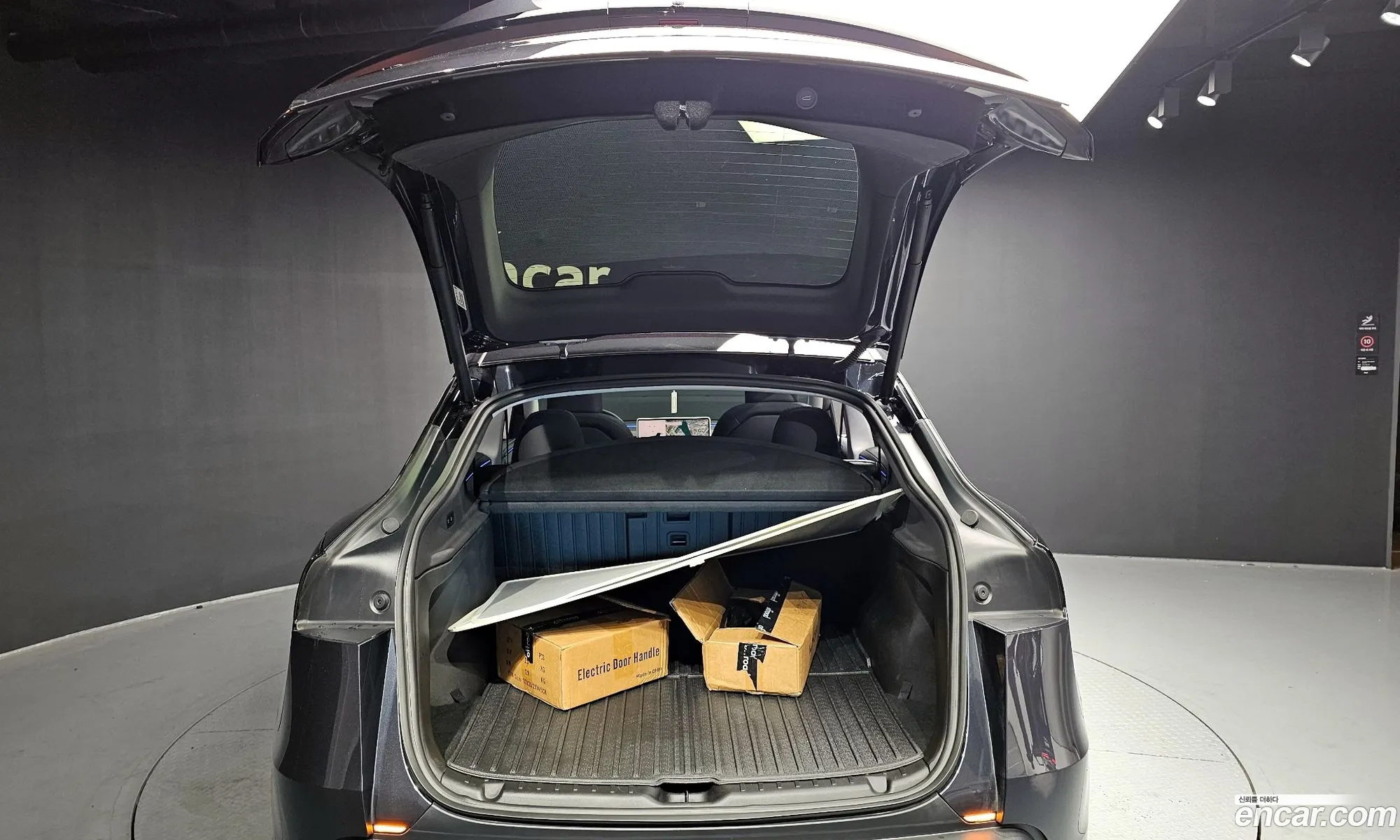 Tesla Model Y 2025 — 30