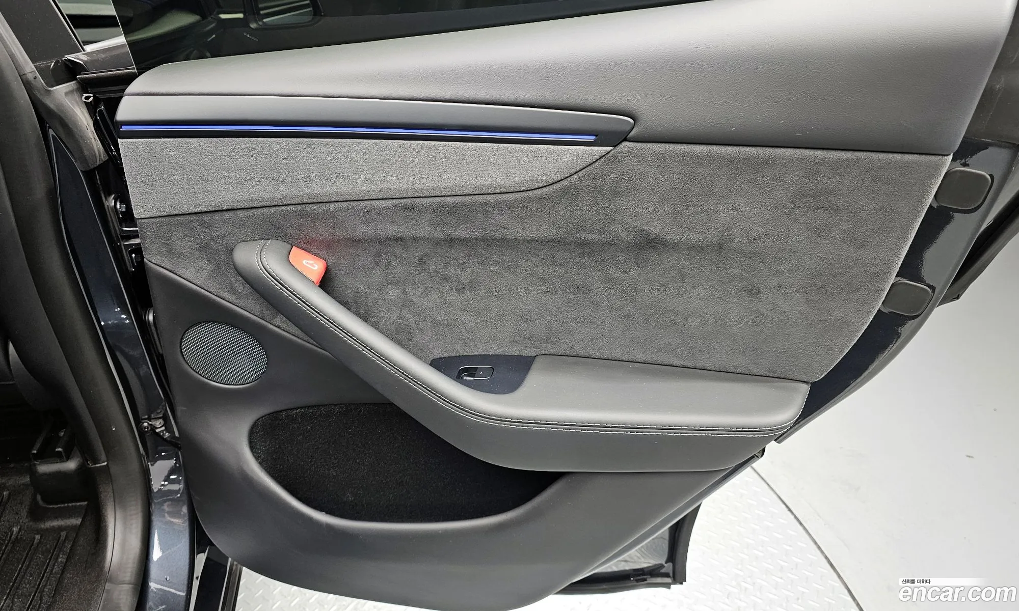 Tesla Model Y 2025 — 3