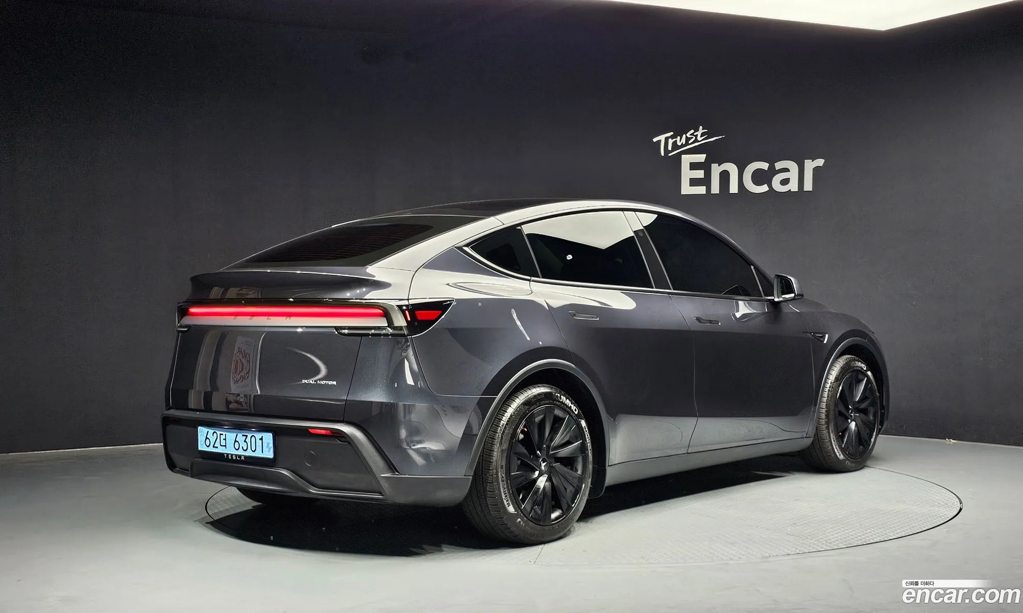 Tesla Model Y 2025 — 12