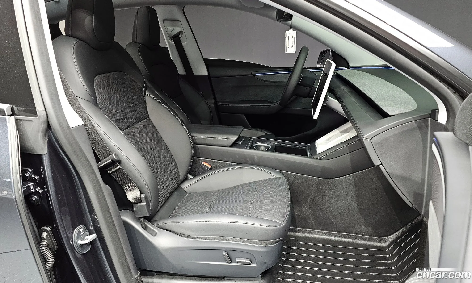Tesla Model Y 2025 — 13