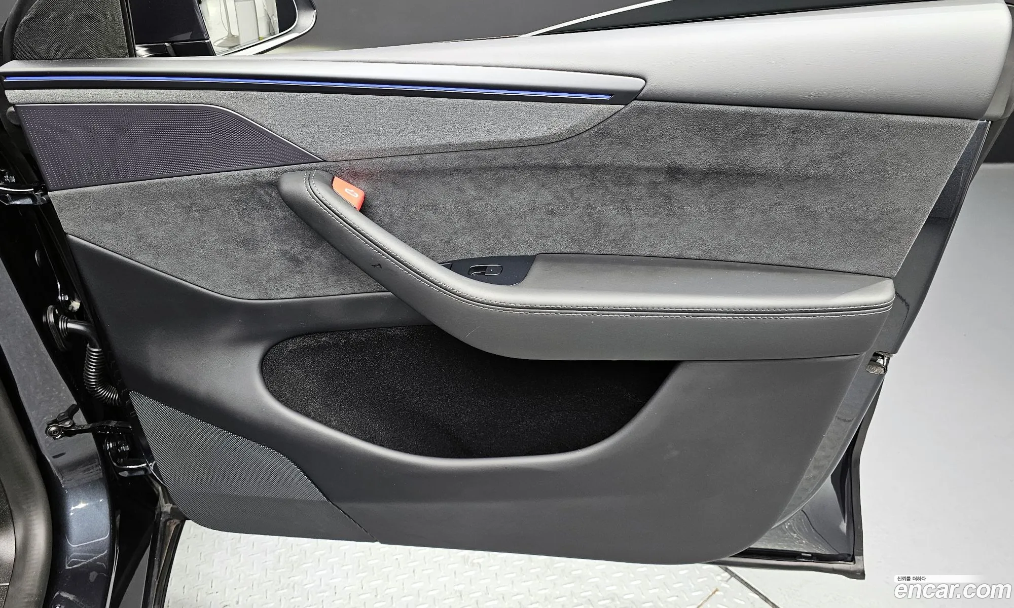 Tesla Model Y 2025 — 14