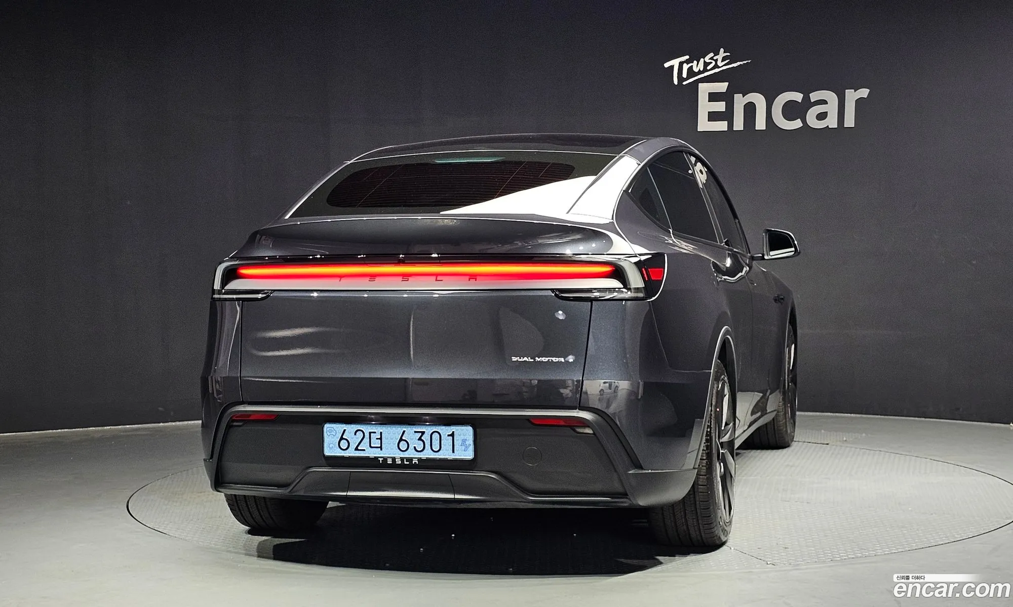 Tesla Model Y 2025 — 23