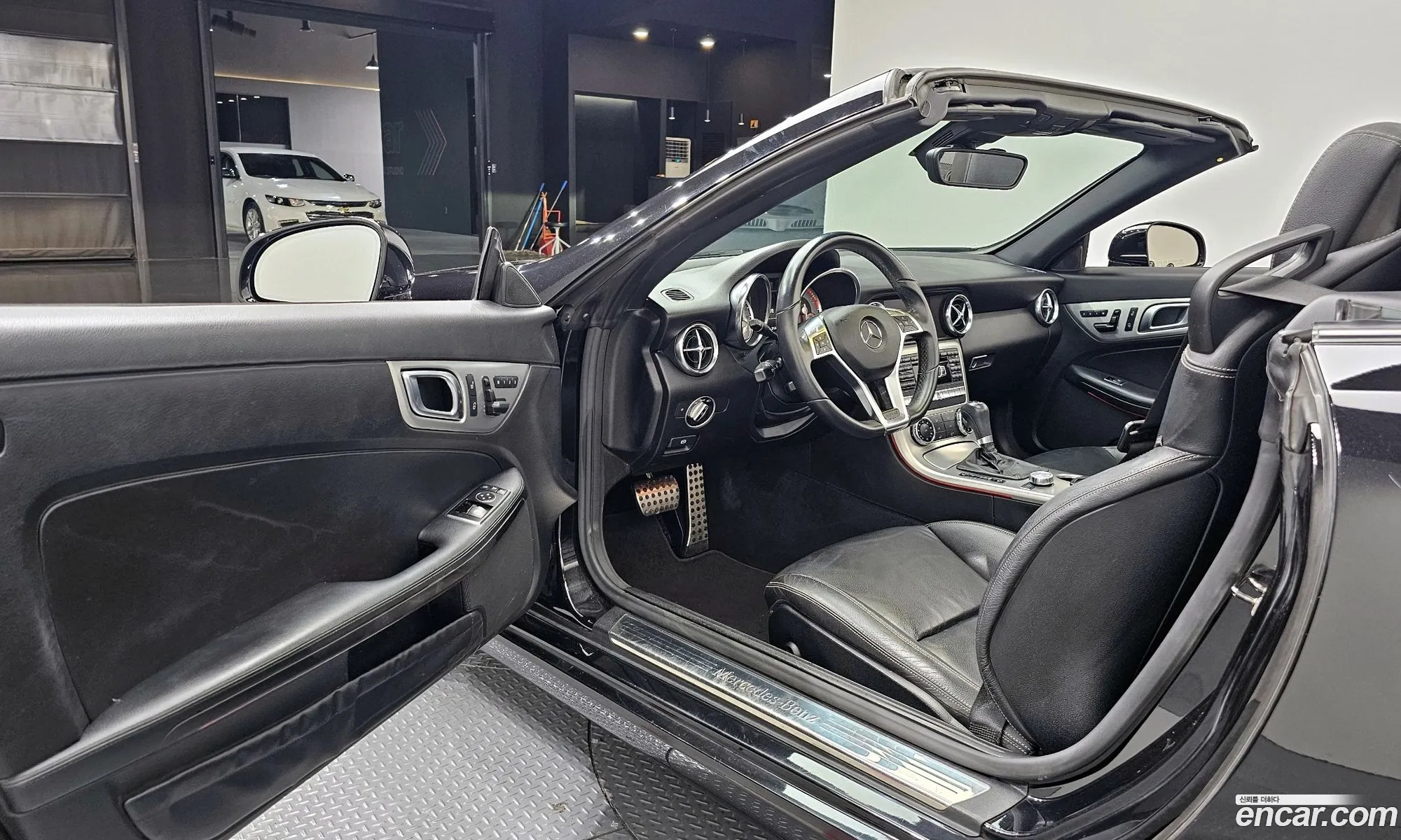 Mercedes-Benz SLK-Class 2012 WDDPK4JA7CF033267 — 9