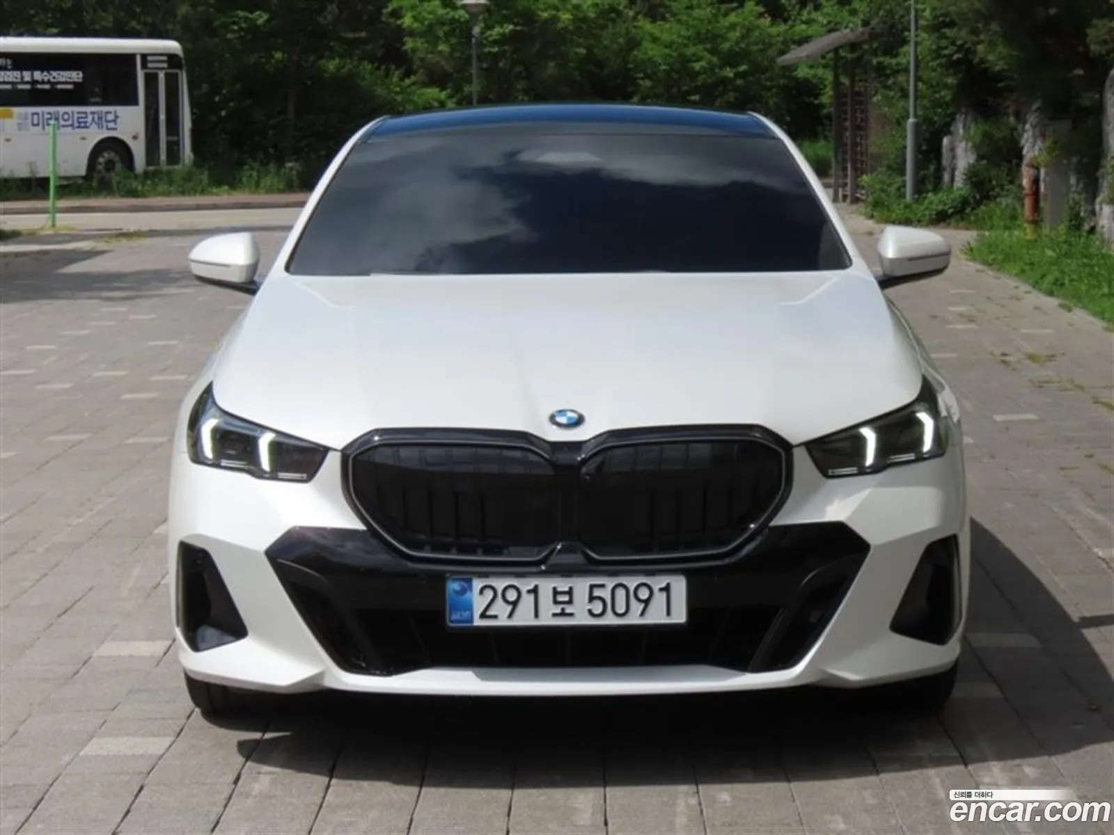 BMW 5 Series 2025 — 13