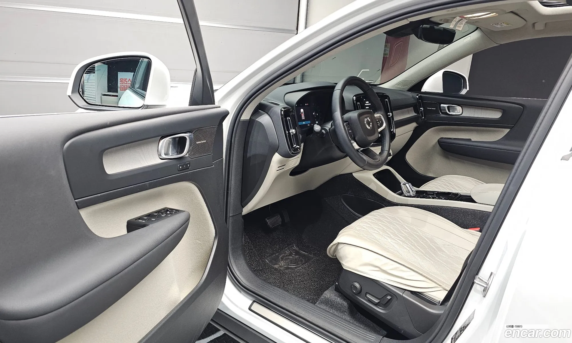 Volvo XC40 2025 — 26
