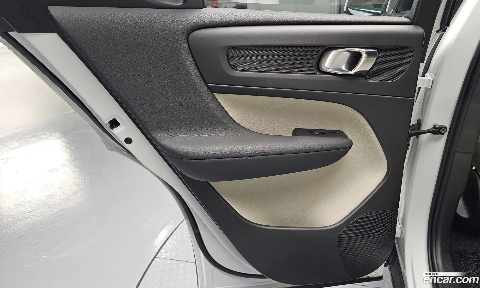 Volvo XC40 2025 — 17