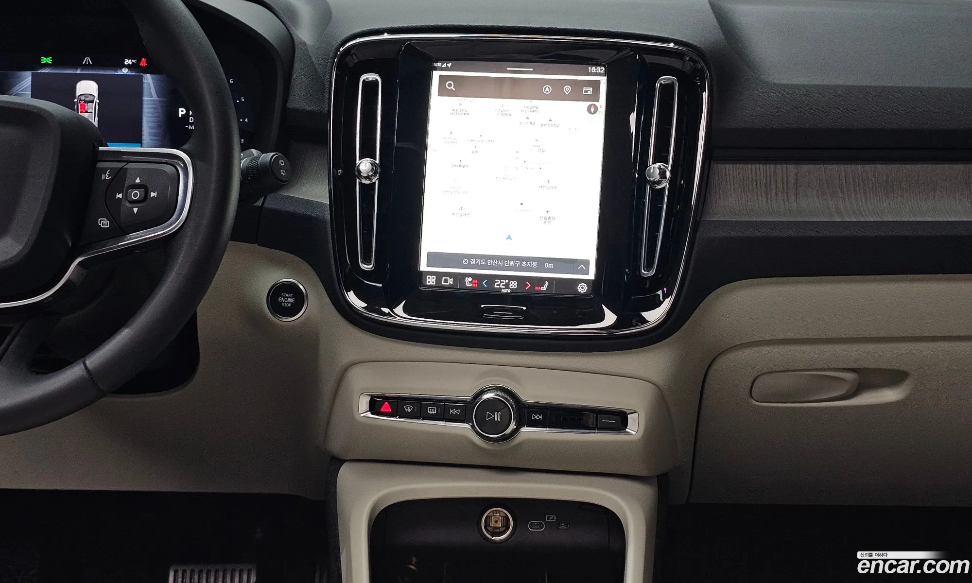 Volvo XC40 2025 — 36