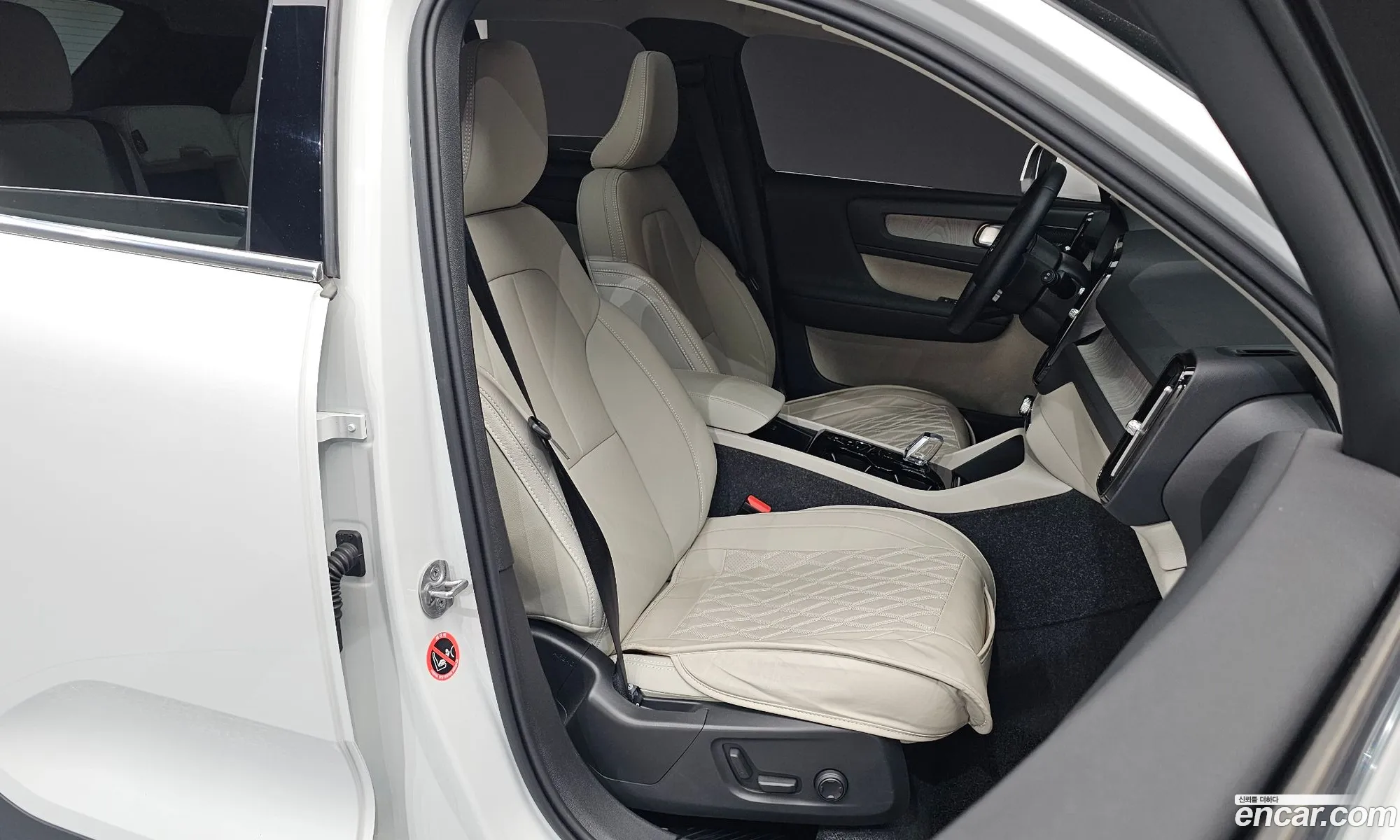 Volvo XC40 2025 — 30
