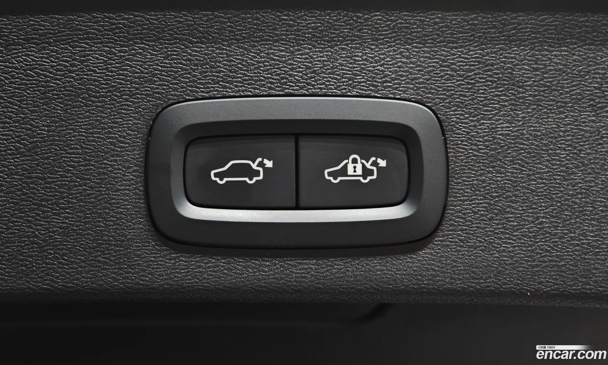 Volvo XC40 2025 — 40