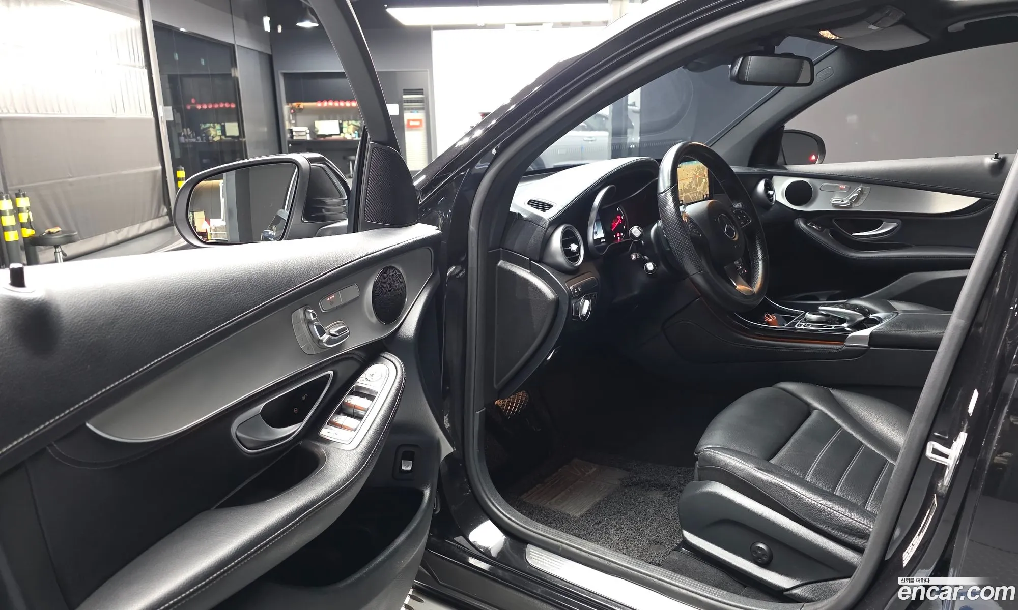 Mercedes-Benz GLC-Class X253 2018 — 28