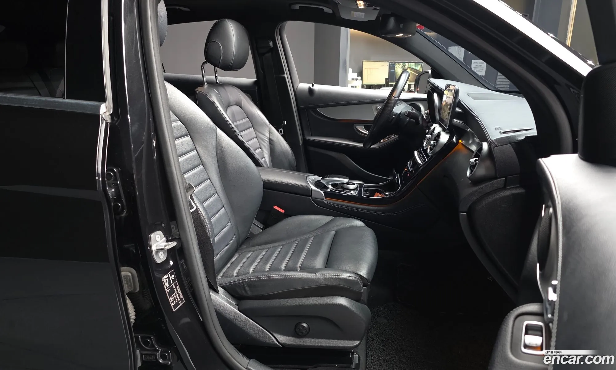 Mercedes-Benz GLC-Class X253 2018 — 27