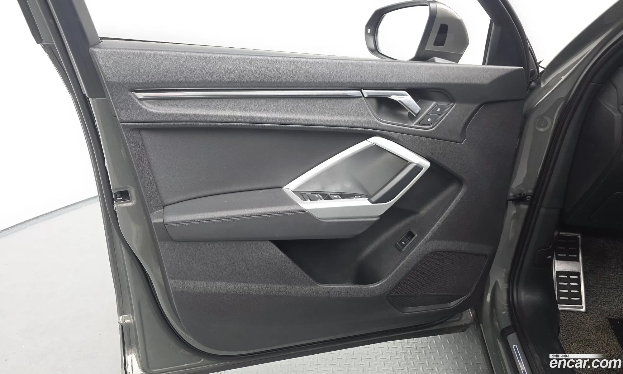 Audi Q3 2020 WAUZZZF38L1093073 — 10