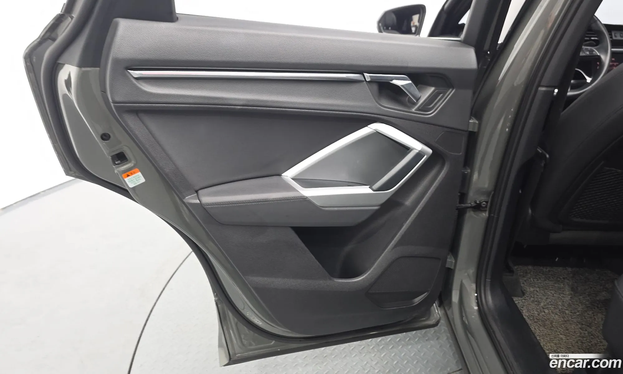 Audi Q3 2020 WAUZZZF38L1093073 — 4