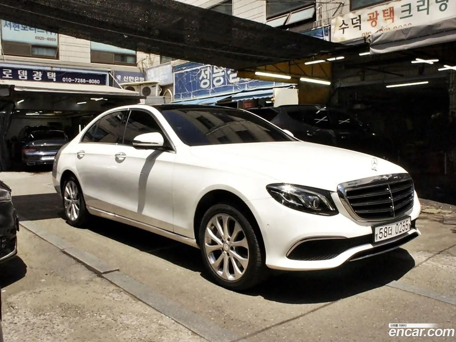 Mercedes-Benz E-Class W213 2016 — 18