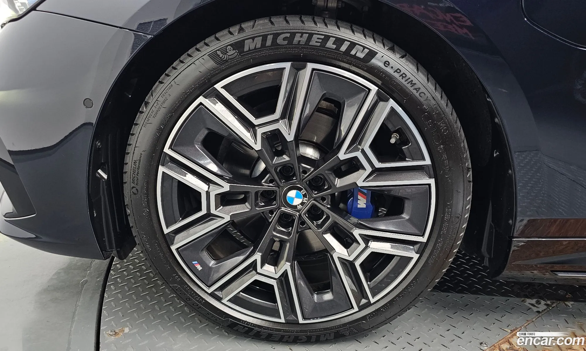 BMW 5 Series 2025 WBA81FJ09SCV15689 — 12