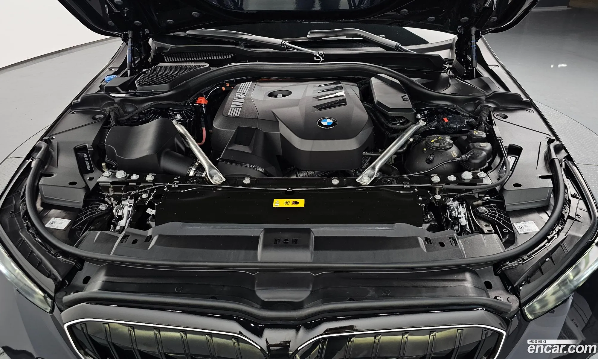 BMW 5 Series 2025 WBA81FJ09SCV15689 — 42