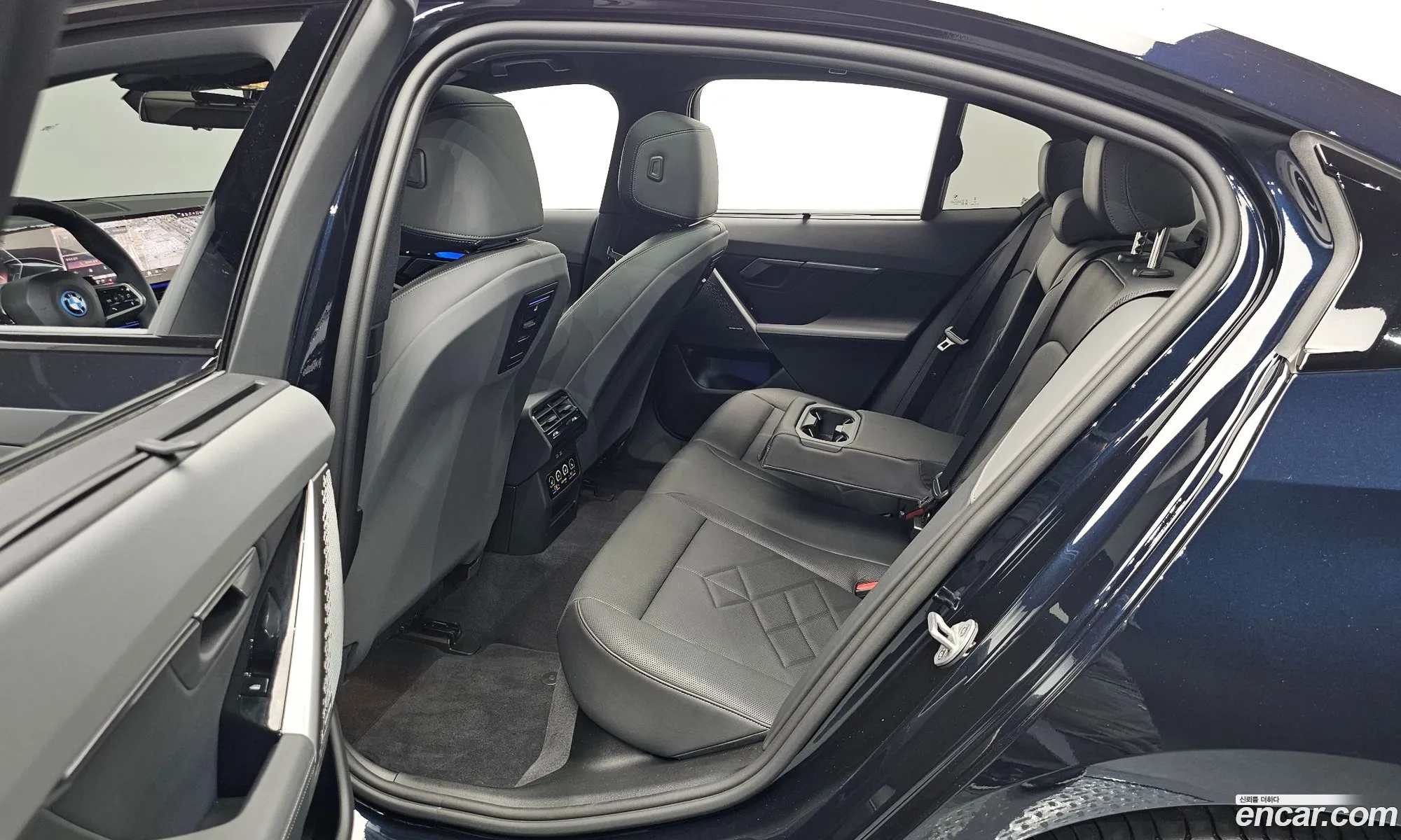 BMW 5 Series 2025 WBA81FJ09SCV15689 — 16