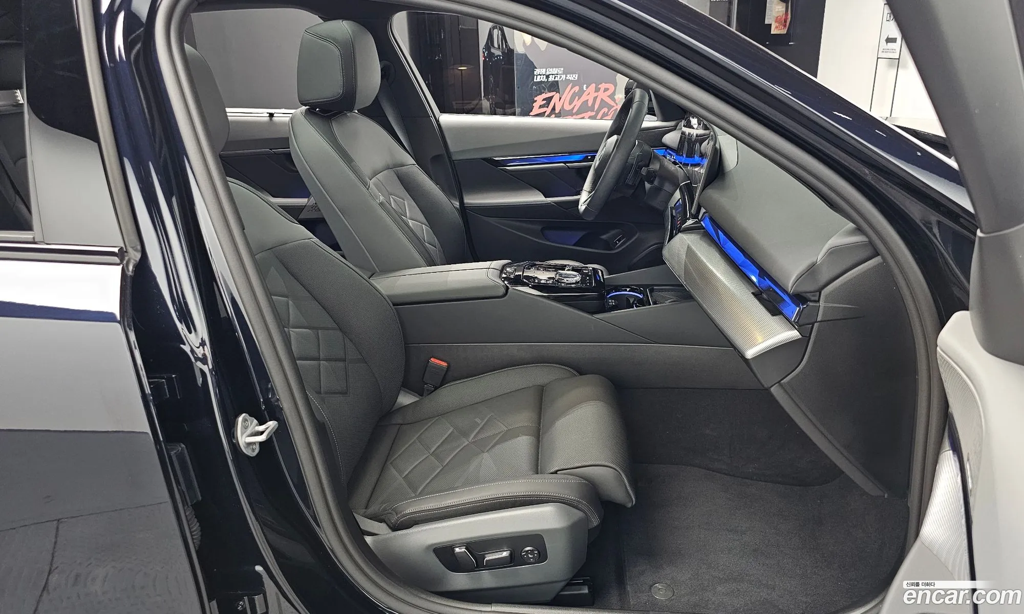BMW 5 Series 2025 WBA81FJ09SCV15689 — 2