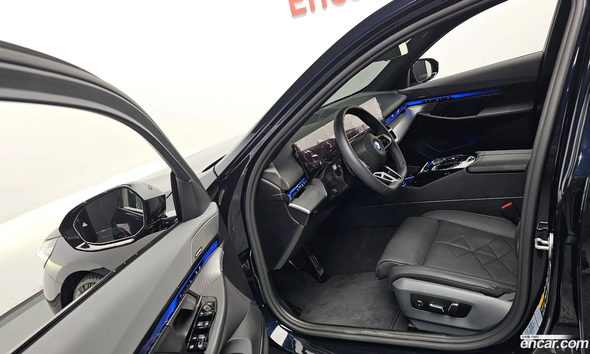 BMW 5 Series 2025 WBA81FJ09SCV15689 — 21